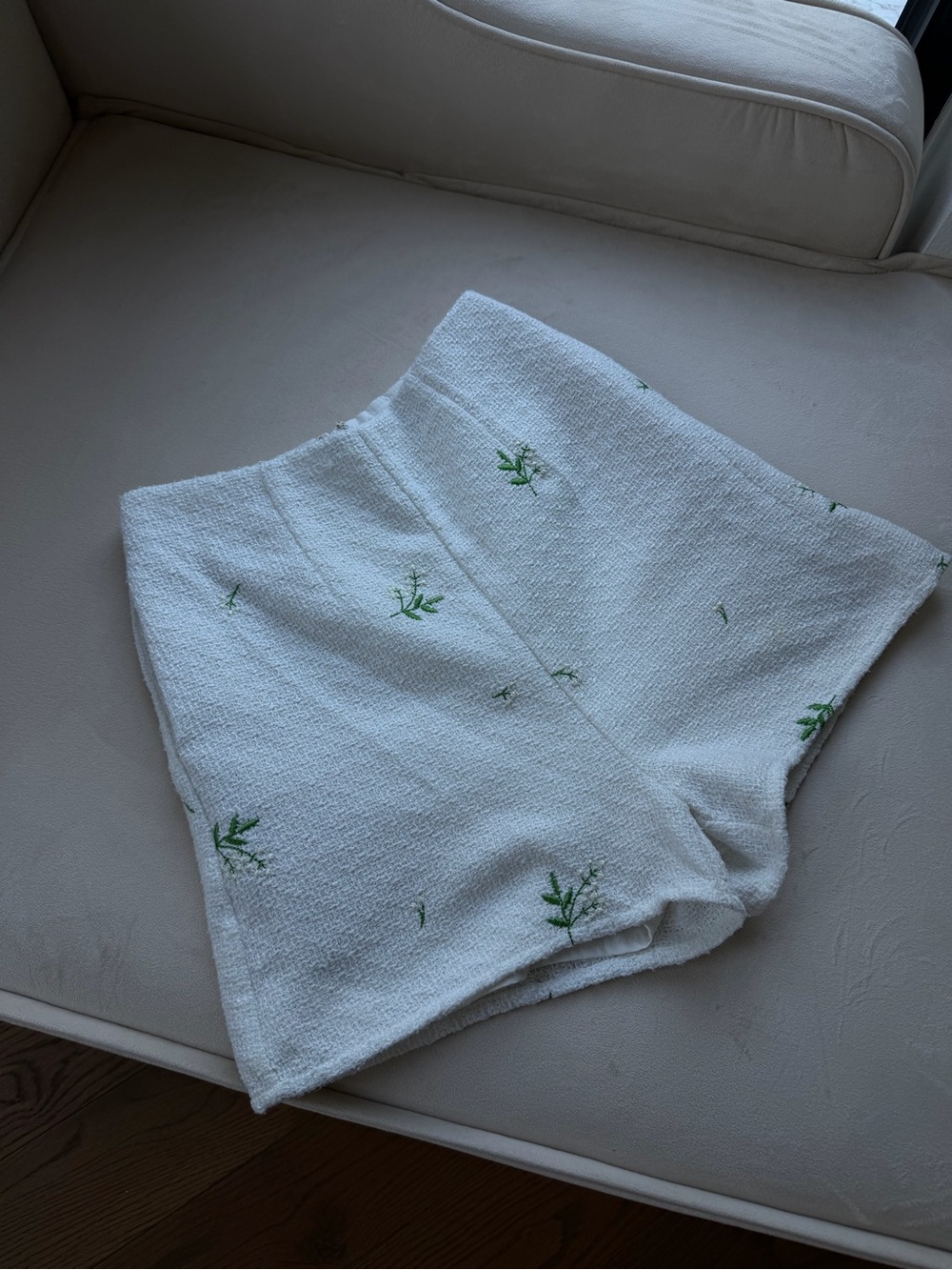 High-Rise White Shorts with Green Embroidered Sprigs